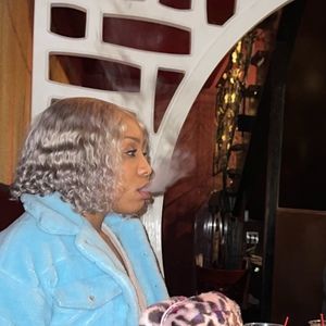 Meet your Posher, Sharrona